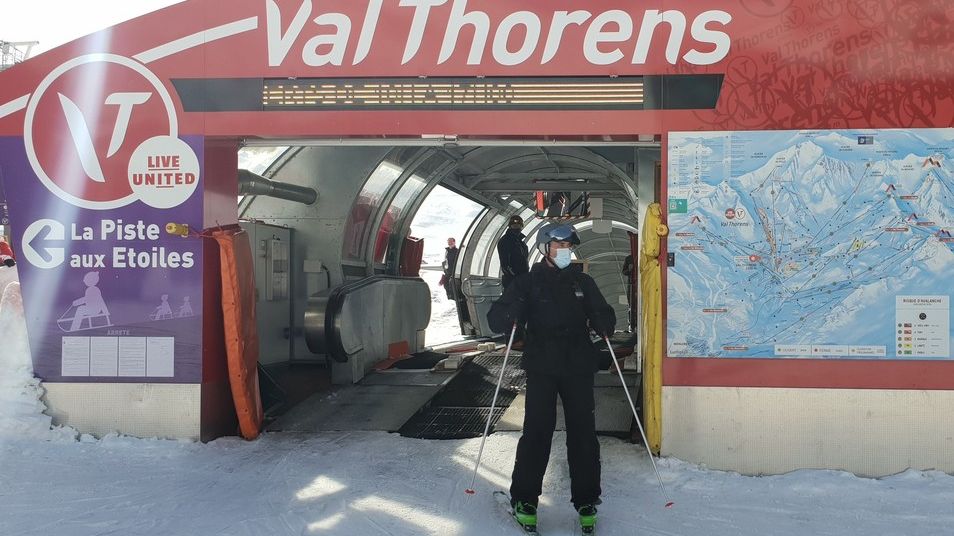 Ve Francii lyžují i bez covidových pasů
